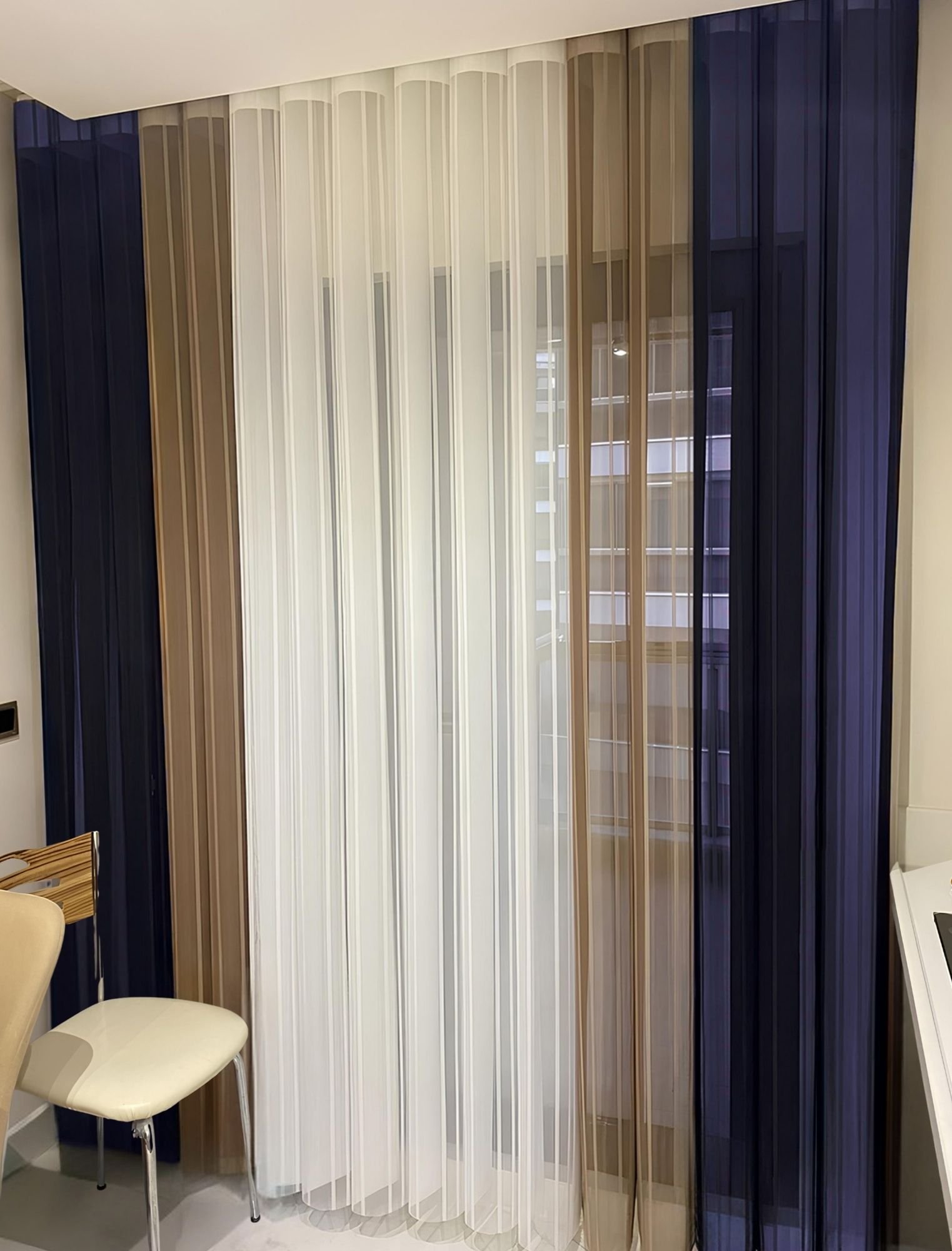 SH-13 (1) Kahve - Beyaz - Lacivert Tül Dikey Perde - Görsel 1