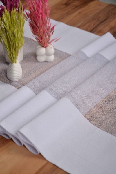 Beyaz Renk Noktalı Dekoratif Lazer Kesim Runner Masa Örtüsü 40 x 140