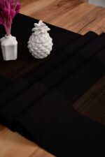 Siyah Renk Damalı Dekoratif Lazer Kesim Runner Masa Örtüsü 40 x 140